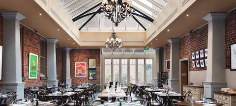 Oscar's Hotel Bar And Restaurant - Seniors Australia 3