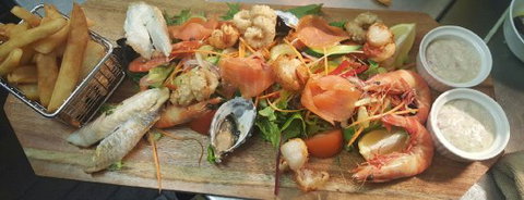 The Fox & Hounds Inn Restaurant - Seniors Australia 0