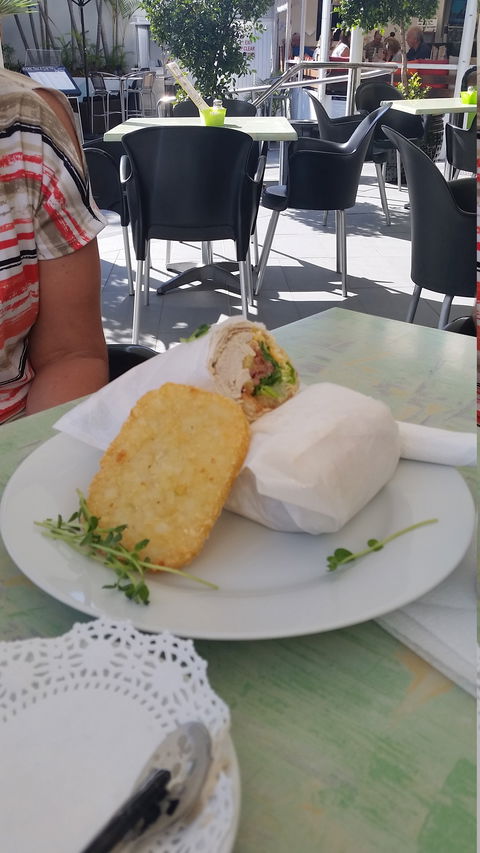 Marina Boulevard Cafe - Seniors Australia 3