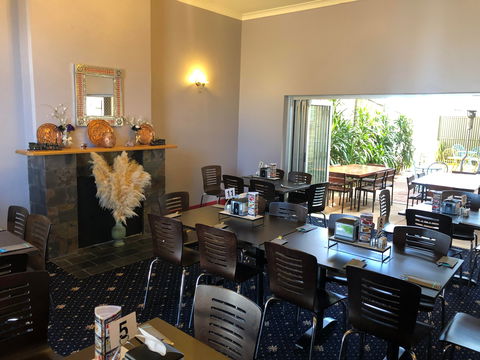 Harts Takeaway/Junction Hotel Peterborough - Seniors Australia 2