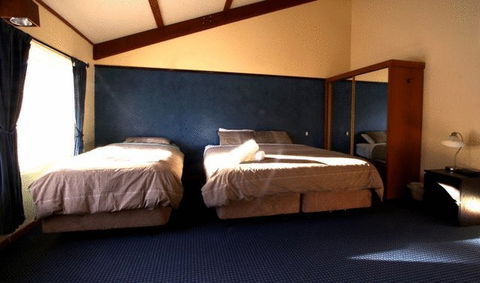 Snowy Gums Chalet - Seniors Australia 12
