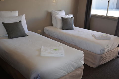 Commercial Hotel Motel Lithgow - Seniors Australia 6