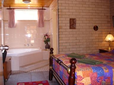 Lake Front Motel - Seniors Australia 0