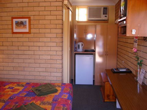Lake Front Motel - Seniors Australia 3
