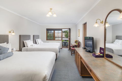 Adelaide Inn - Seniors Australia 8