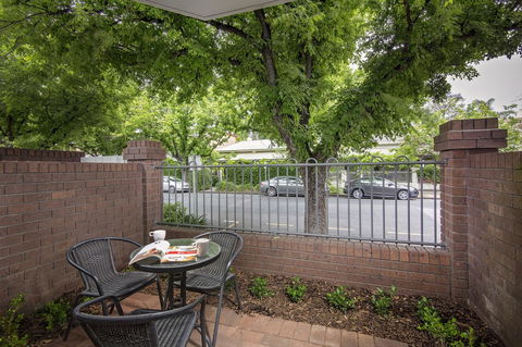 Adelaide Inn - Seniors Australia 7