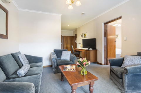 Adelaide Inn - Seniors Australia 15