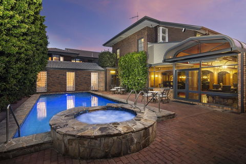 Adelaide Inn - Seniors Australia 40