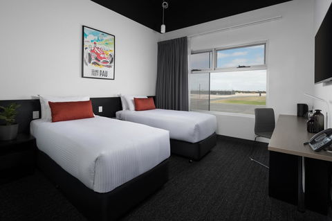 Rydges Pit Lane - Seniors Australia 32