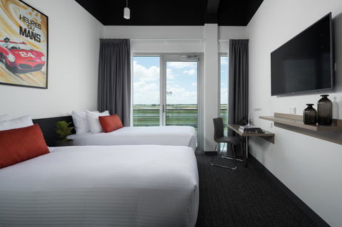 Rydges Pit Lane - Seniors Australia 30