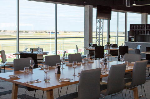 Rydges Pit Lane - Seniors Australia 38