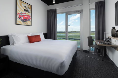 Rydges Pit Lane - Seniors Australia 31