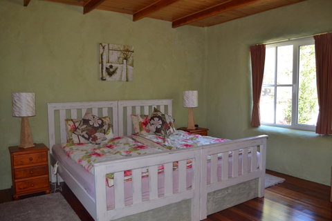 Whispering Spirit Holiday Cottages & Mini Ponies - Seniors Australia 1