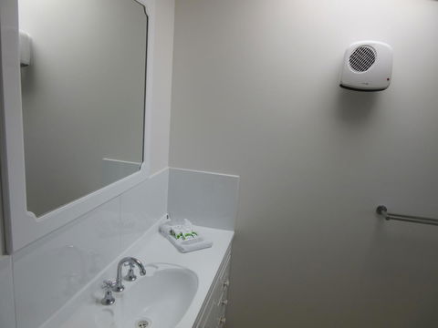 Abel Tasman Airport Motor Inn - Seniors Australia 18