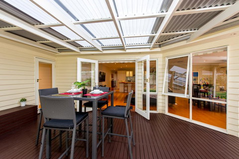 Lovely 5BR Full House In Glen Waverley, Walk To Train, Bus & Shops - Seniors Australia 13