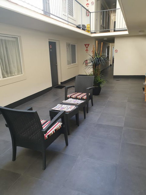 Earls Court Motel & Apartments - Seniors Australia 7
