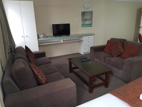 Earls Court Motel & Apartments - Seniors Australia 9