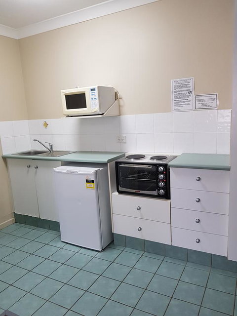 Earls Court Motel & Apartments - Seniors Australia 15