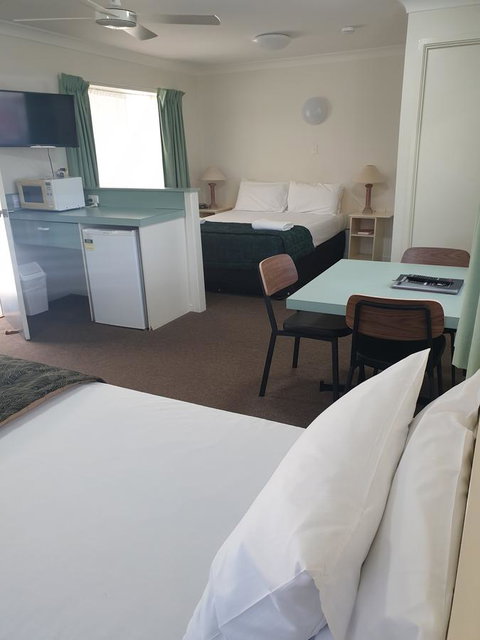 Earls Court Motel & Apartments - Seniors Australia 20