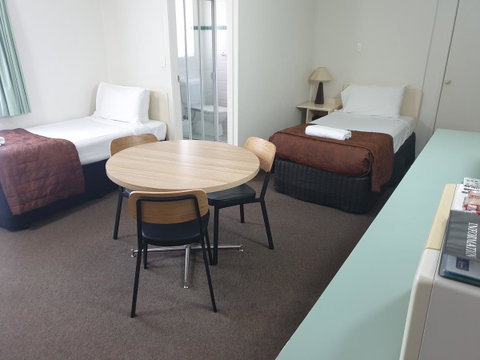 Earls Court Motel & Apartments - Seniors Australia 16