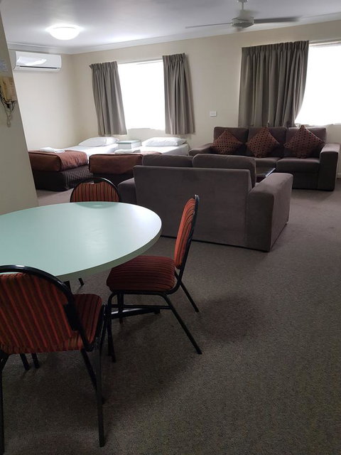 Earls Court Motel & Apartments - Seniors Australia 11