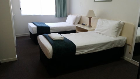 Earls Court Motel & Apartments - Seniors Australia 17