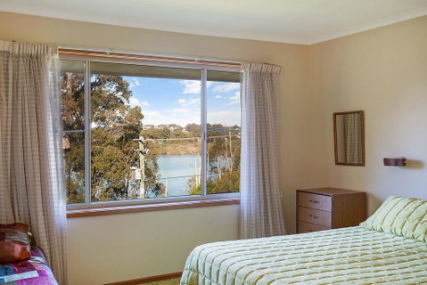 2 Water Crescent - Retro Haven - Seniors Australia 3