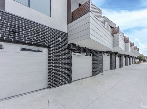 A Brand New Private Townhouse - Seniors Australia 1