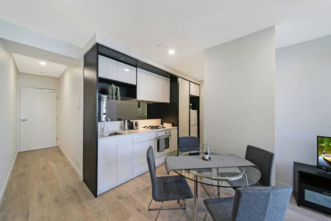 A Cozy & Stylish Suite Near Melbourne Central - Seniors Australia 2
