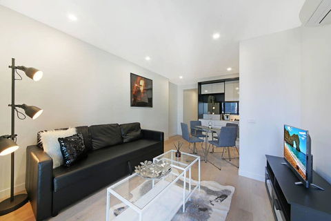 A Cozy & Stylish Suite Near Melbourne Central - Seniors Australia 3