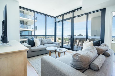 A Cut Above The West - Pool - Rooftop Bar - Gym - Wifi - Seniors Australia 1