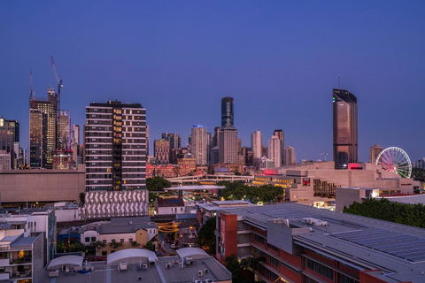 A PERFECT STAY - Adam + Eve - 2 Bedroom Luxury Apartment In Eve Tower - Seniors Australia 1