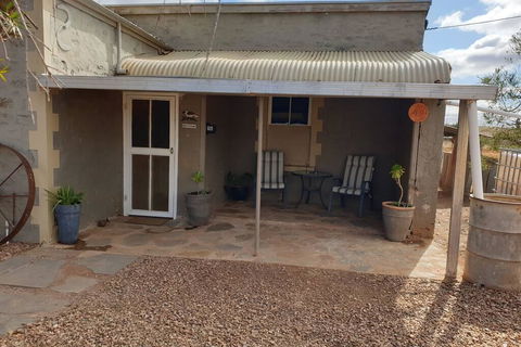 A Real Bush Retreat. Kangas, Emus & Starry Skies. - Seniors Australia 2