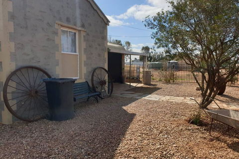 A Real Bush Retreat. Kangas, Emus & Starry Skies. - Seniors Australia 3