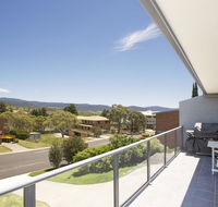 Acacia 2 - Luxurious Holiday Townhouse - Seniors Australia