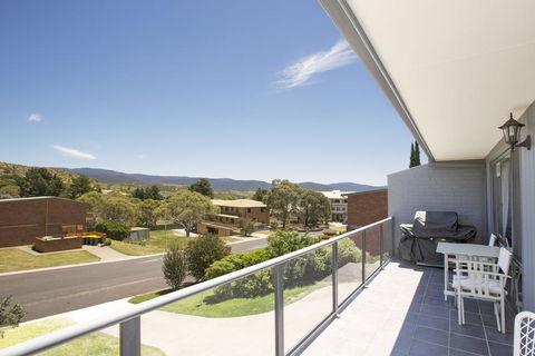 Acacia 2 - Luxurious Holiday Townhouse - Seniors Australia 0
