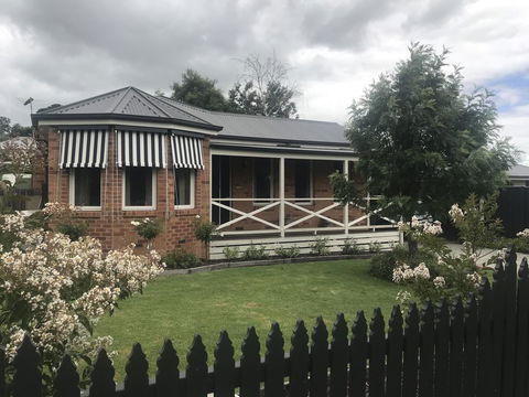 Acacia House - Central Healesville - Yarra Valley - Seniors Australia 0