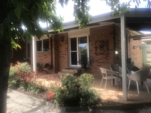 Acacia House - Central Healesville - Yarra Valley - Seniors Australia 3