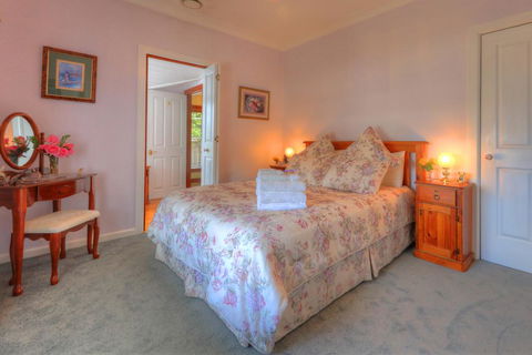 Addlestone House Bed And Breakfast - Seniors Australia 1