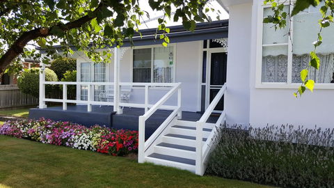 Addlestone House Bed And Breakfast - Seniors Australia 0