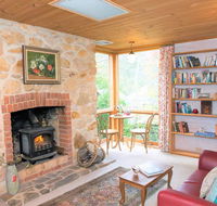 Adelaide Hills 'Camellia Cottage' - WiFi - Seniors Australia
