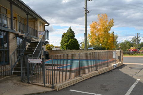 Adrian Motel - Seniors Australia 0