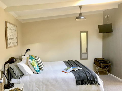 Aggie's Bed And Breakfast - Seniors Australia 1