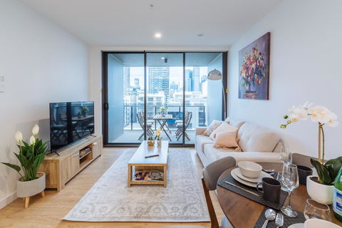Airtrip Apartments On Cordelia St - Seniors Australia 2