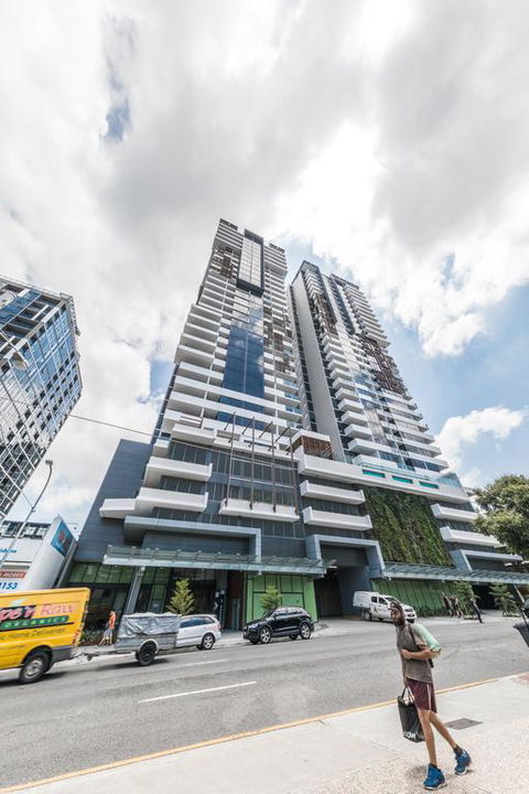 AirTrip Apartments On Merivale Street - Seniors Australia 3
