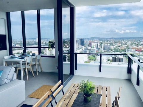 AirTrip Apartments On Merivale Street - Seniors Australia 1