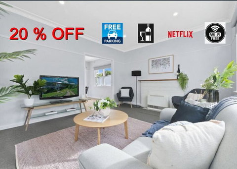 BALLARAT CLOSE 2 CBD + HOSPITAL+3BR HOME+NETFLIX + WiFi + Gift - Seniors Australia 0