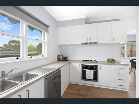 BALLARAT CLOSE 2 CBD + HOSPITAL+3BR HOME+NETFLIX + WiFi + Gift - Seniors Australia 3