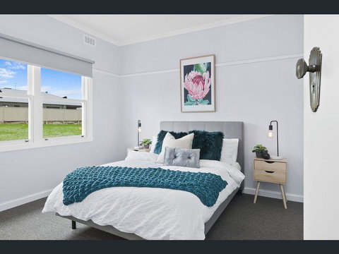 BALLARAT CLOSE 2 CBD + HOSPITAL+3BR HOME+NETFLIX + WiFi + Gift - Seniors Australia 1