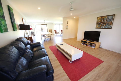 Barefoot Bungalow At Hat Head - Seniors Australia 0